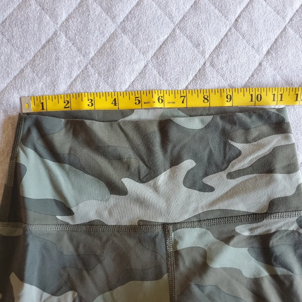 PINK VS Camo Leggings‎ Small Green